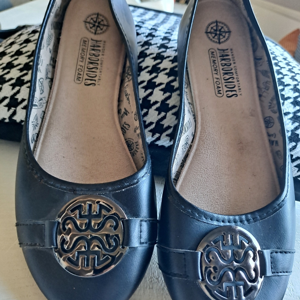 Size 10 harborside memory foam black shoes